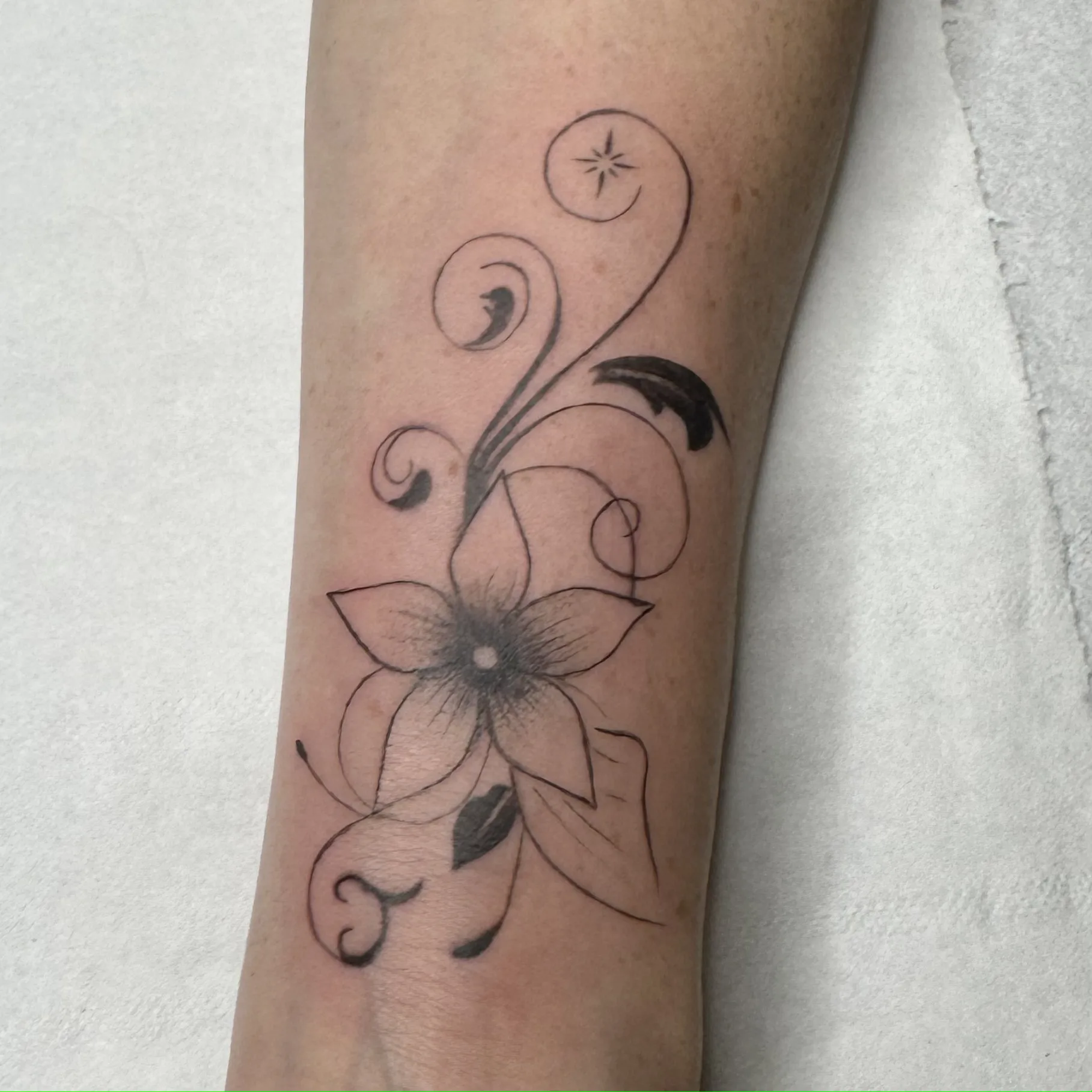 Tatouage artistique fin SabyDermoBeauty